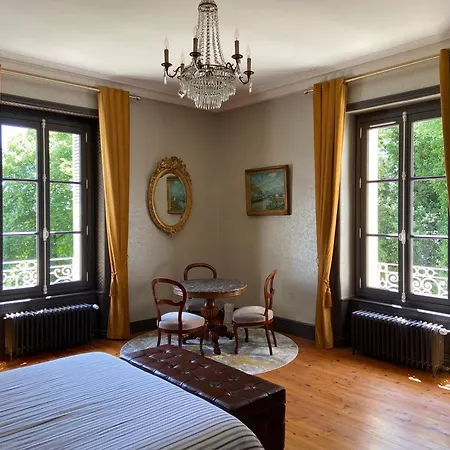 Chateau Des Cedres Bed & Breakfast